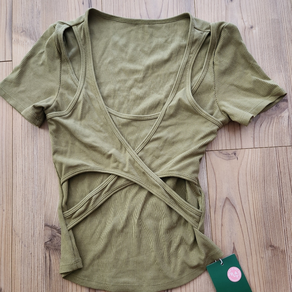 💋3/$20. Halara Cross-over Tee, S